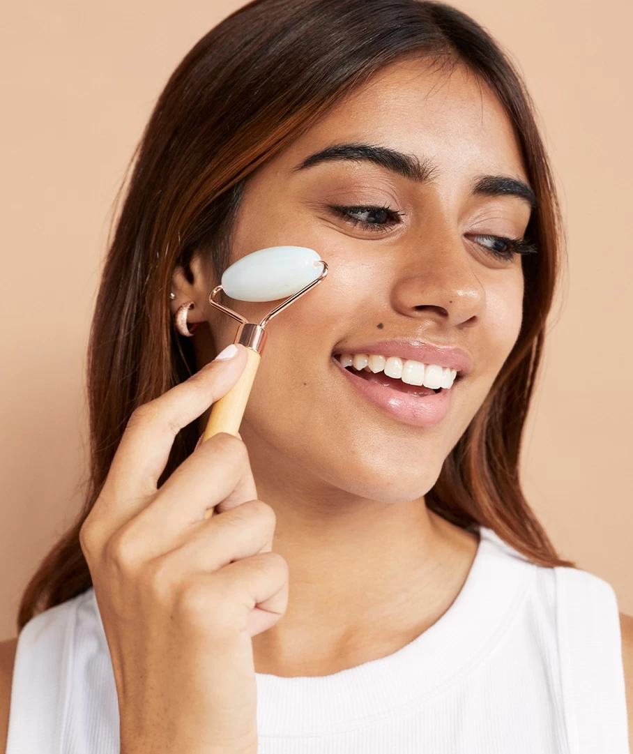 MOONSTONE BAMBOO HANDLE FACE ROLLER - Image 3