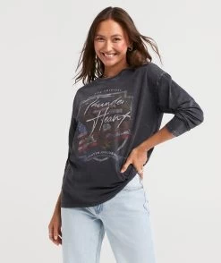 THUNDER HEART LONG SLEEVE GRAPHIC TSHIRT